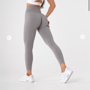 NVGTN Light Grey Solid Seamless Leggings